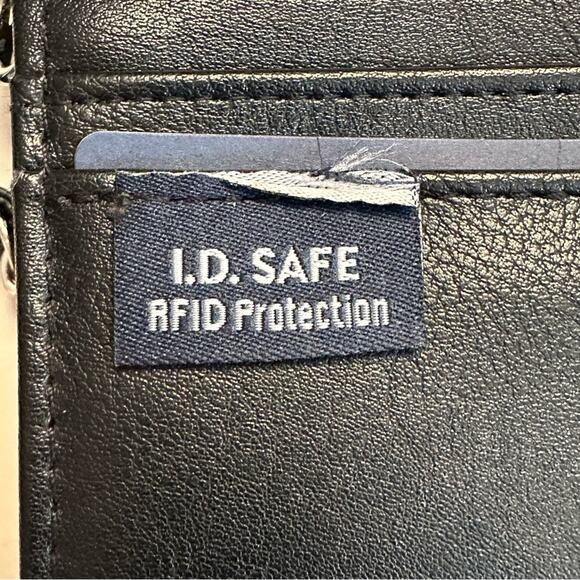 NWT Nautica Catalina Vegan Leather RFID Women Crossbody Cell Phone Holder Wallet - Picture 12 of 15